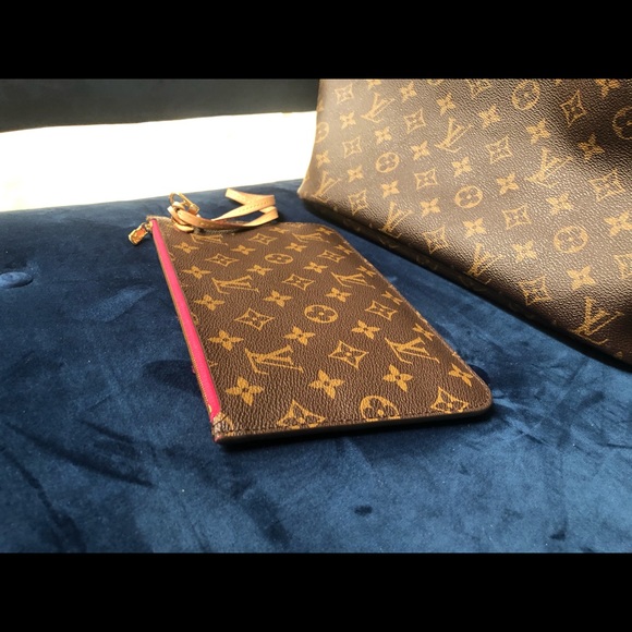 Authentic Louis Vuitton Pochette MM - Picture 4 of 11